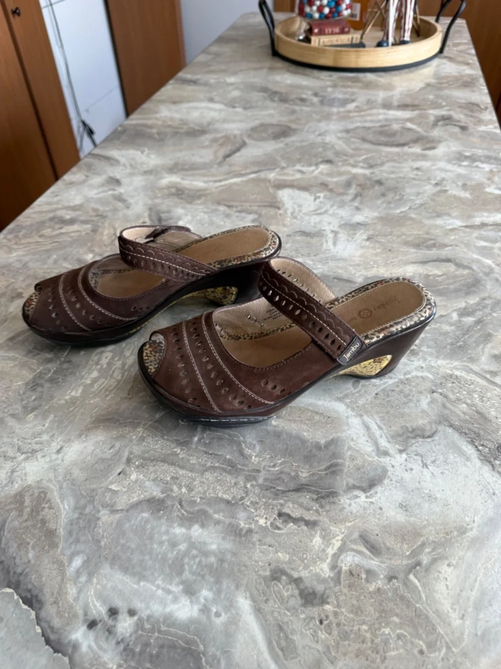 JAMBU women’s brown wedge peep toe, sling back sandals size 8 1/2